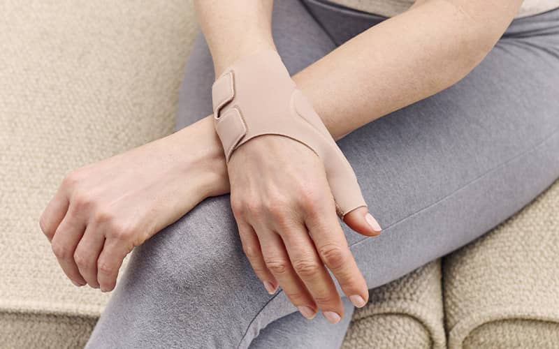 Orthèse souple de pouce Prim’Arthrose pour soulager les douleurs liées à la rhizarthrose débutante